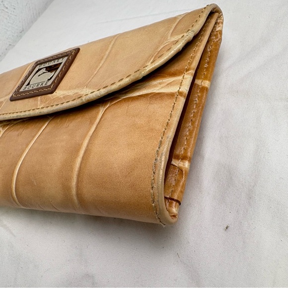 Dooney & Bourke Continental Crocodile Embossed Leather Wallet Neutral Tan - Picture 8 of 13